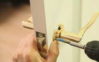 Как отрегулировать дверь деревянную