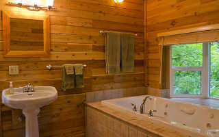 Чем отделать стены в ванной в деревянном доме своими руками